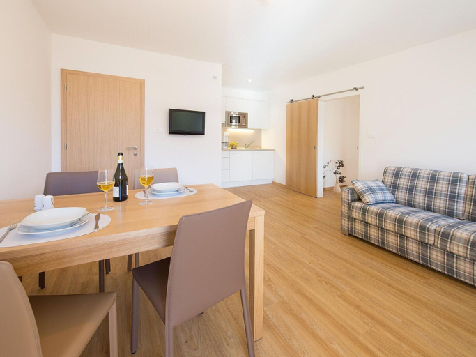 Dining, Apartment in Dorf Tirol Near Spronser Lakes, Bolzano