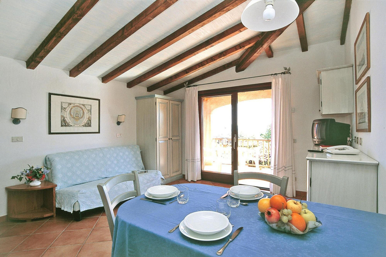 Dining 2, Studio With Shared Pool and Close to the Beach in Golfo Aranci, Olbia-Tempio