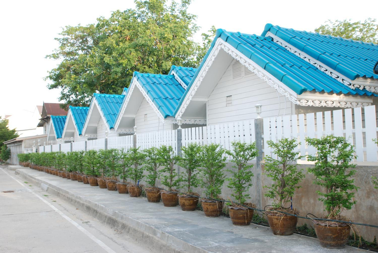 Exterior 6