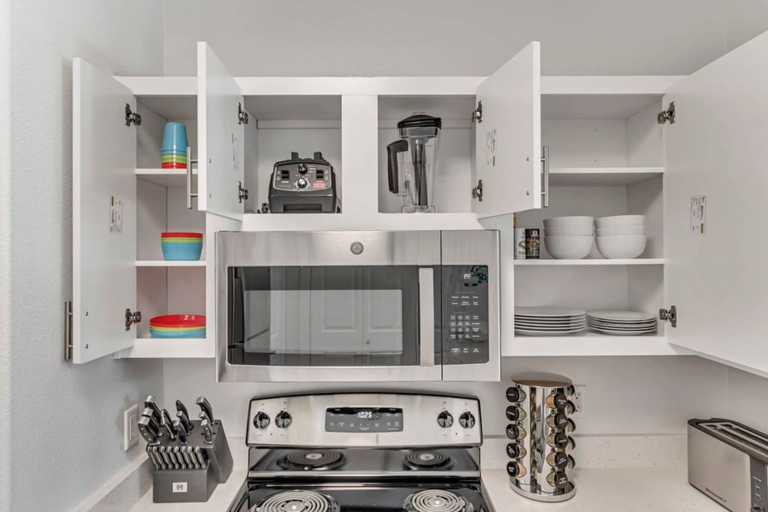 Private kitchen 3, Remodeled Apt Pool Gym - Near Hill AFB Lagoon, Davis