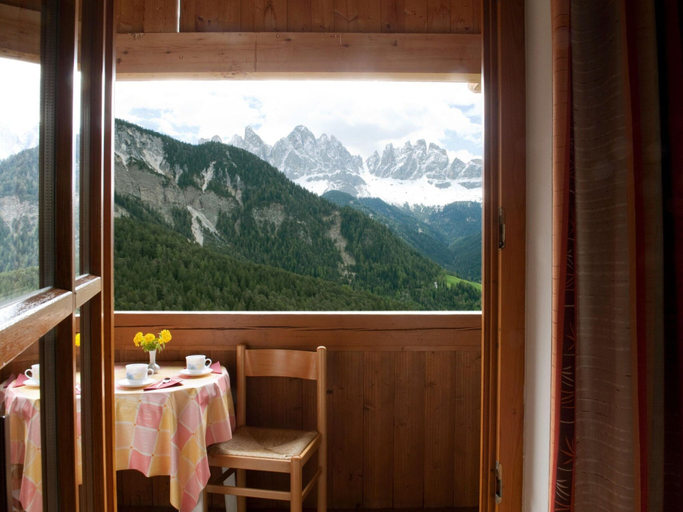Others 4, Chalet in Funes Valley with Dolomites Views, Bolzano