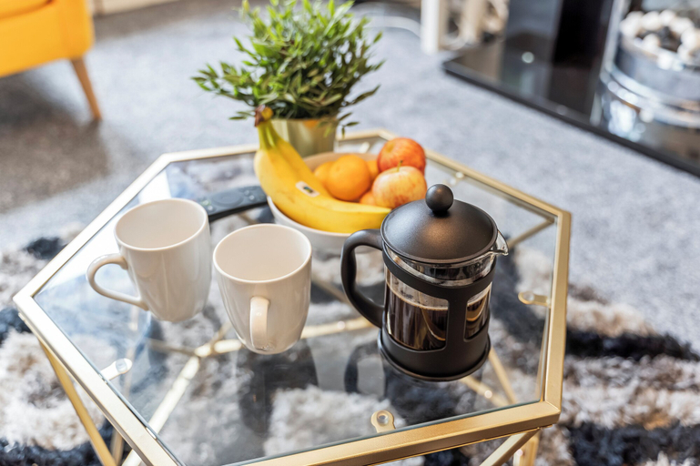 Food & Drinks 5, 2 Bedroom Apartment - Parking, Wifi, Central, Birmingham