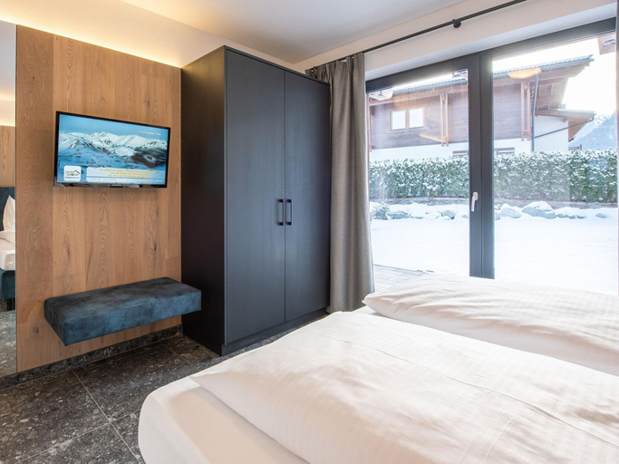Bedroom 2, Chalet in Pinzgau Near Ski Slopes & Sauna, Zell am See