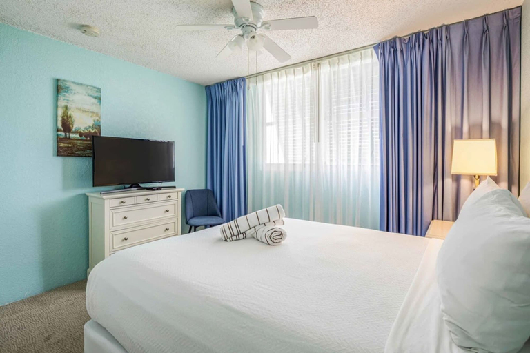 Room 5, Tortuga Suite Sparkling Pool Hot Tub, Monroe