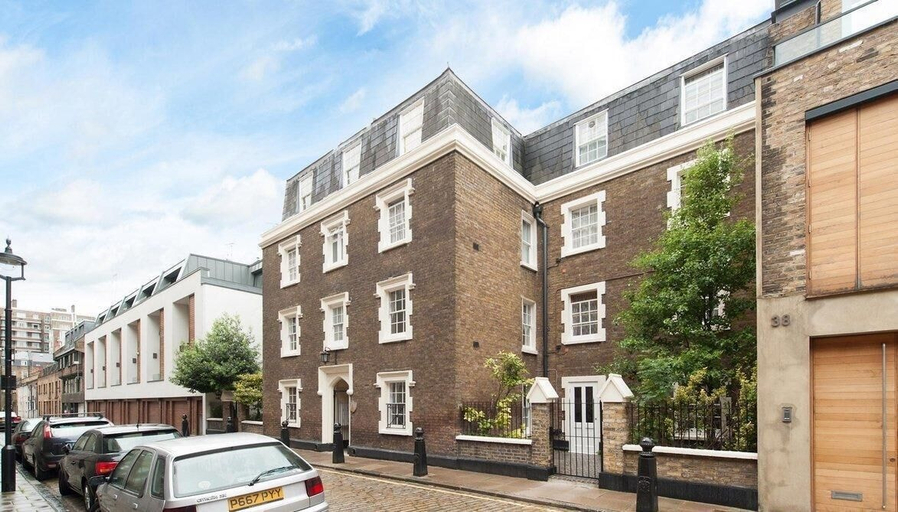 Exterior & Views, Centrally Located Budget Apartment, 3mins to Tube, London