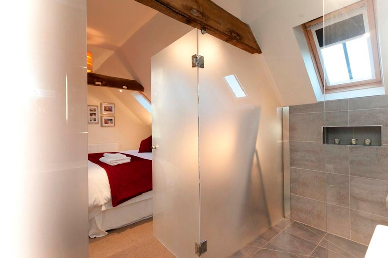 Bathroom 2, Dbs Serviced Apartments, Leicestershire