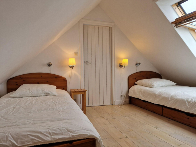 Room 2, Breton Property With sea View, Plougasnou, Finistère