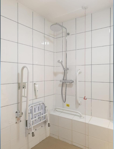 Bathroom 4, The Cross Keys by Good Night Inns, Redcar and Cleveland