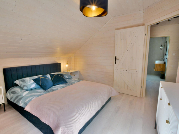 Room 5, Comfortable Holiday Home, Sauna + hot tub Included, Sławno