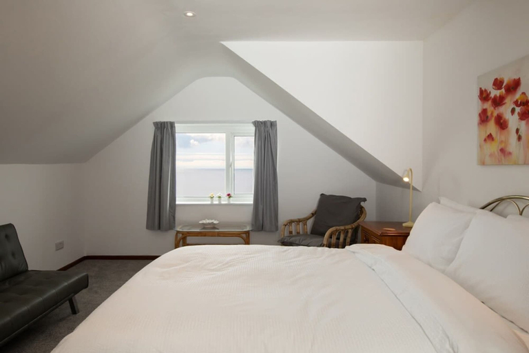 Bedroom, Beautiful Beachfront House wth Balcony Sea Views, West Sussex