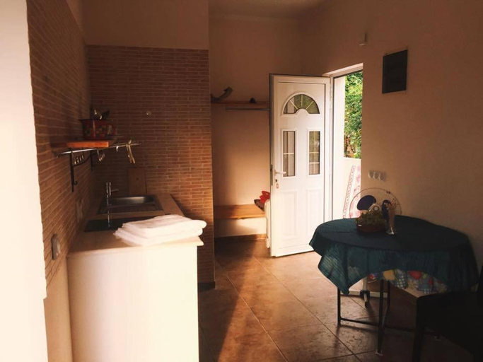 Kitchen 2, Yoga & Apartment Zlata Oliva