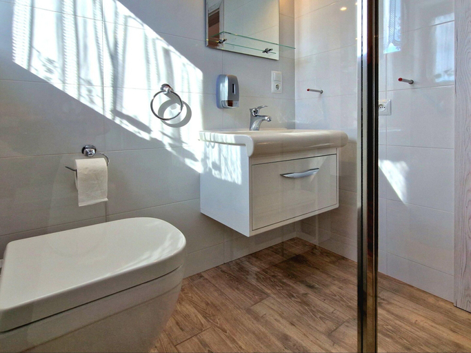 Bathroom 2, Holiday Home in Wisniowa With Pool and Forest, Strzyżów