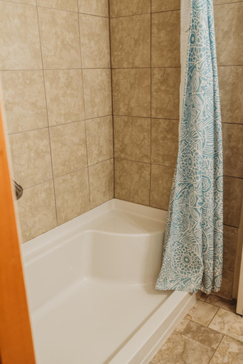 Bathroom 3, The Oceanfront Hotel, Mount Waddington