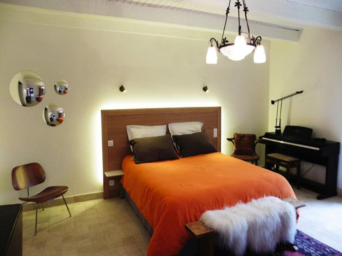 Room 2, Estate in Landeleau Near Aulne River, Finistère