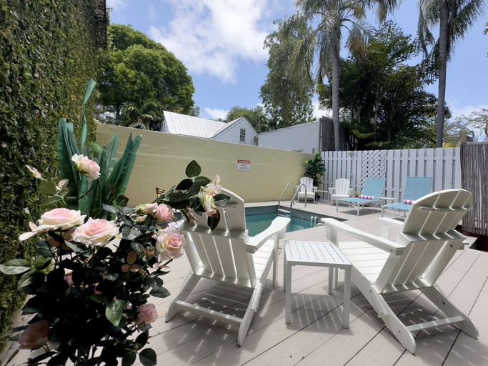 Room 4, New Rose Retreat - Pool Parking, Monroe