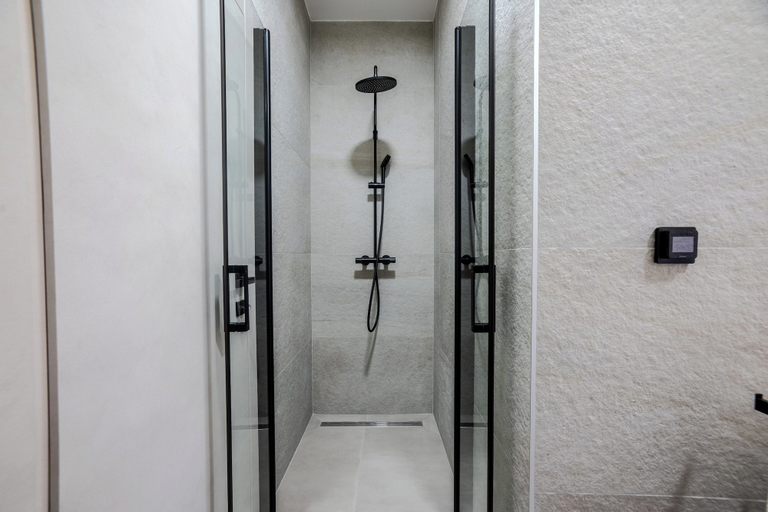 Bathroom 3, Luxury apt Near Beach w big Terrace and sea View, Kaštela