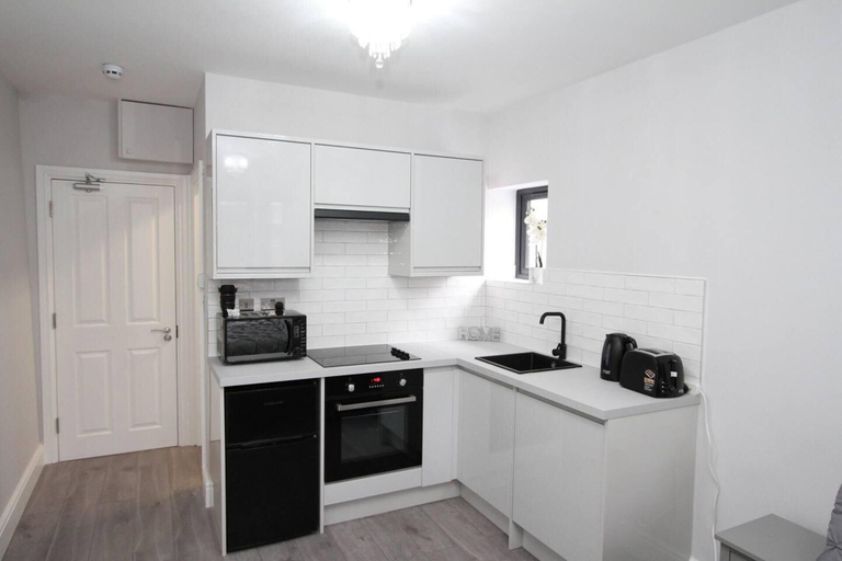 Others 4, New Cosy Studio in London!, London