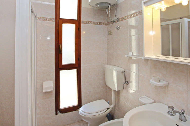 Bathroom 4, Residence Sporting in Bibione, Venezia