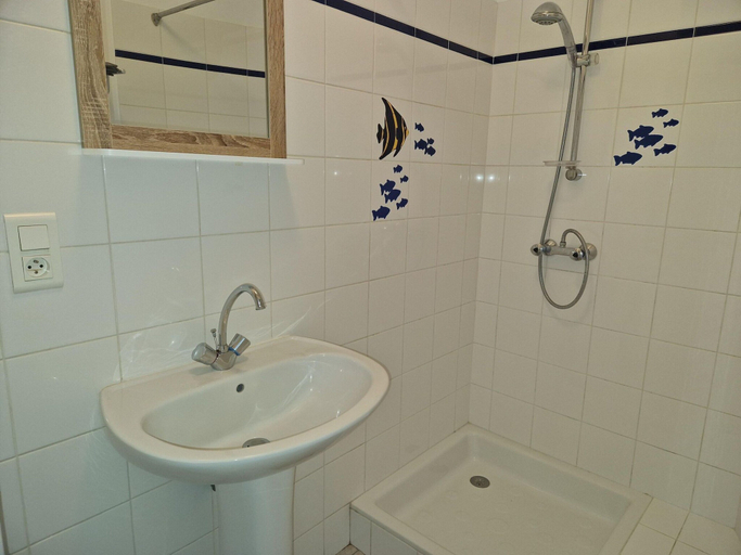 Bathroom, Flat With Direct Beach Access, Loire-Atlantique