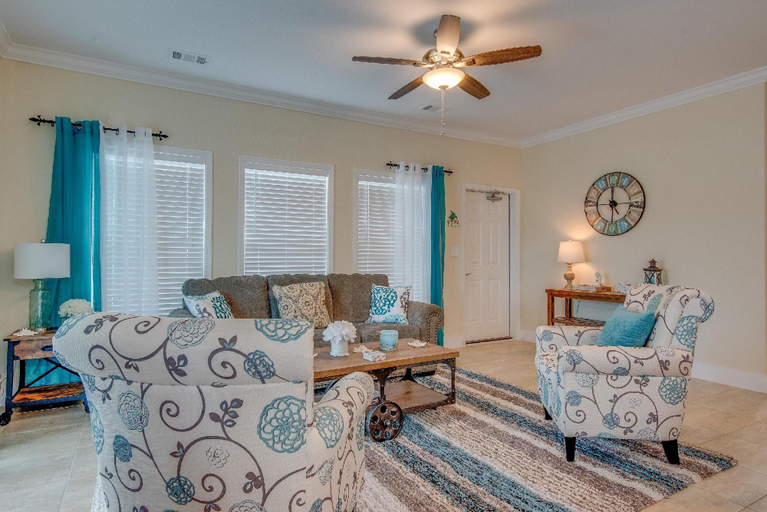 Room 3, 2 Beautiful 4 Bed 3 Bath Pool Home w Free Dock, Monroe
