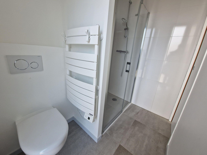 Bathroom 5, Studio With Terrace and Superb sea View, Finistère