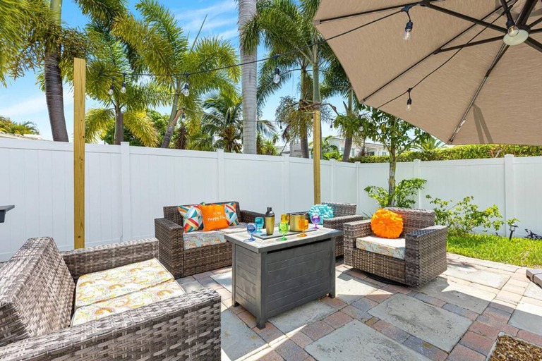 Room 5, Cozy Home at Lighthouse Point With Pool, Broward