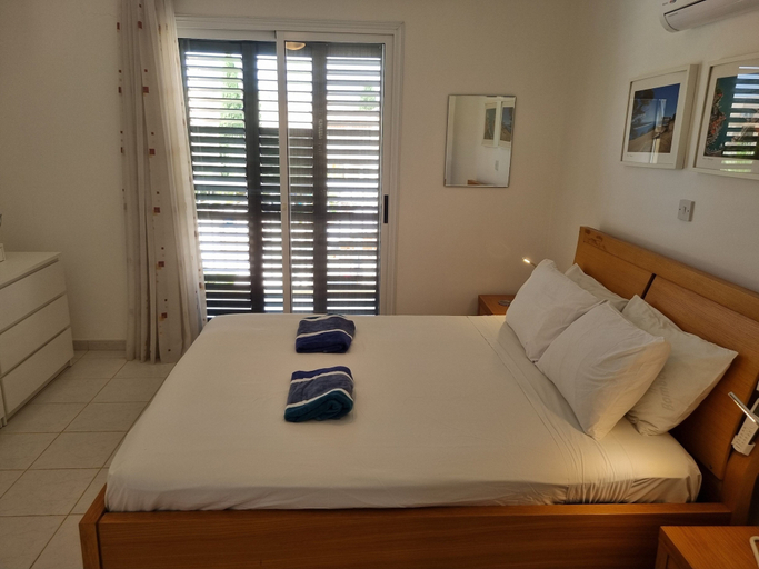 Bedroom 2, Cyprus Townhouse/ Queen Bed/ Pool/ Patio/air/freep