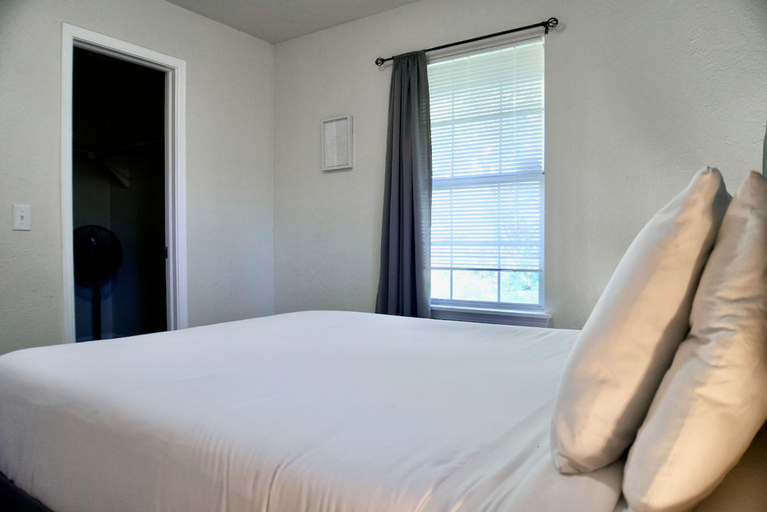 Bedroom 3, Cozy Home- Zoos Museums Fun Step From Your Door, Oklahoma