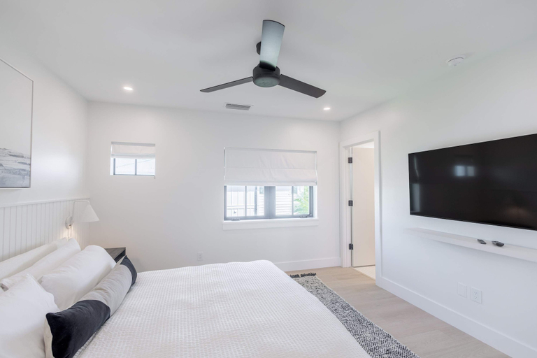 Room 4, Brand New Catchlight House With Private Pool, Monroe