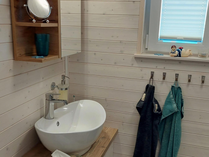 Bathroom 3, Houseboat Hecht in Egernsund at the Marina Minde, Sønderborg