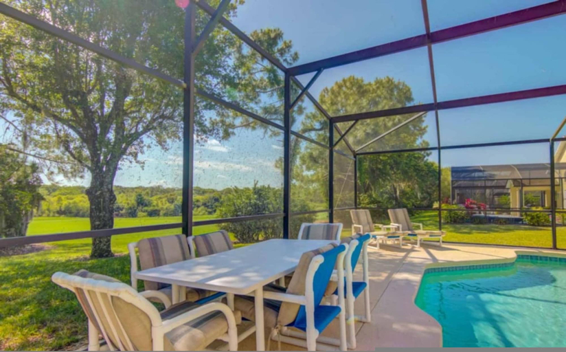 Room 2, Spacious 5-bedroom Villa With Private Pool Spa and Games Room, Polk
