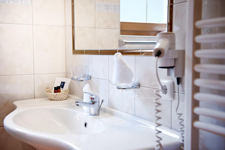 Bathroom 3, Alpenpension Hotel Pfurtscheller, Innsbruck Land