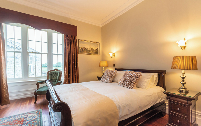 Room 2, Beautifully Restored Soldier s Barracks to Sleep 10 People