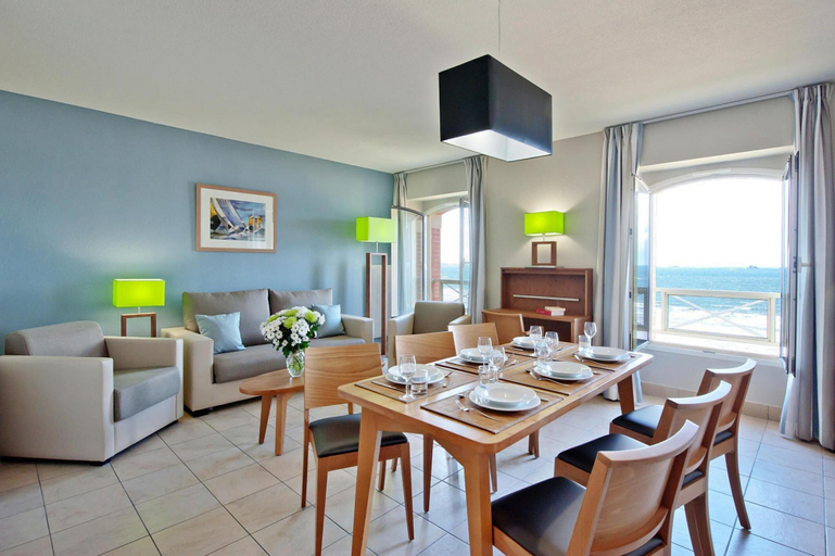 Dining 2, Residence Reine Marine in St.malo for 4 Persons, Ille-et-Vilaine