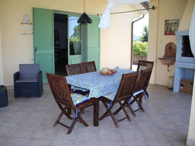 Dining 4, Holiday House in Versilia With Pool & Beaches, Lucca