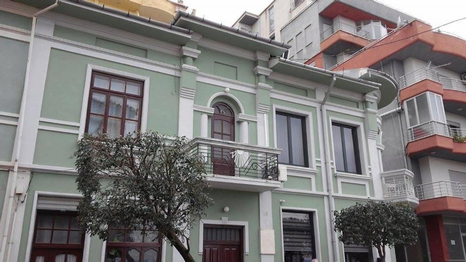 Vila Sigal Pogradec, Pogradecit