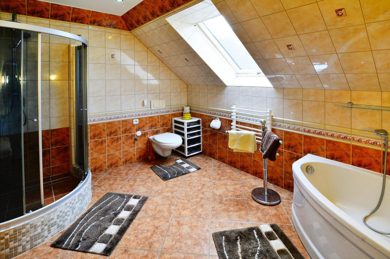 Bathroom 3, Cottage by Ostrowieckie Lake with Private Beach, Sławno