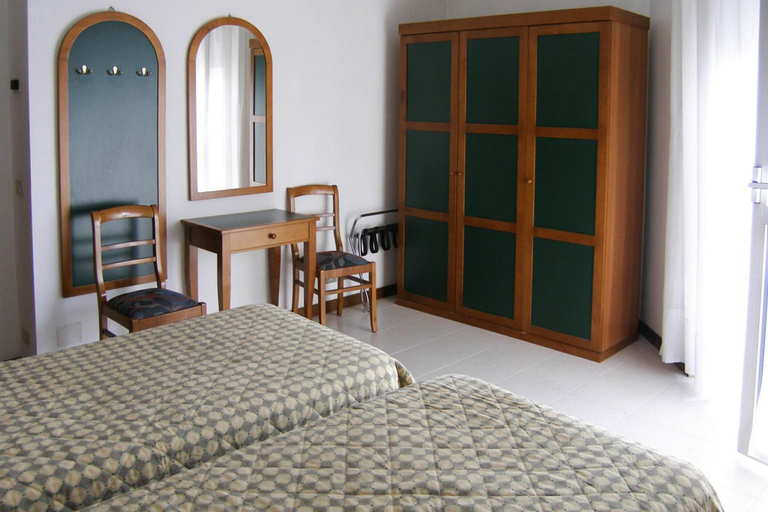 Bedroom 3, Apartment in Garda Near Shopping, Verona