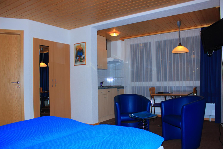 Bedroom 3, Hotel Alpha, Visp