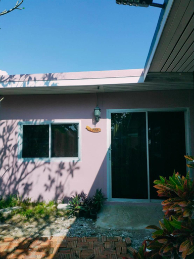 Exterior 1
