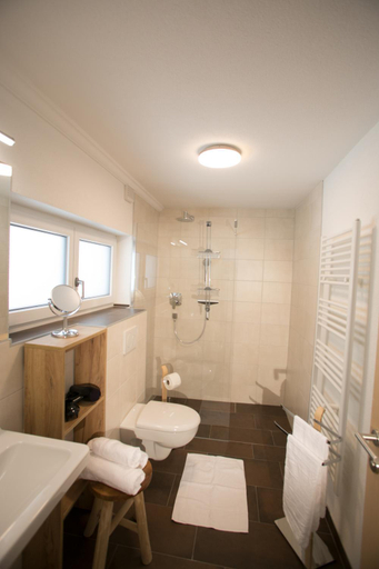 Bathroom 1, Apart Jochler, Schwaz