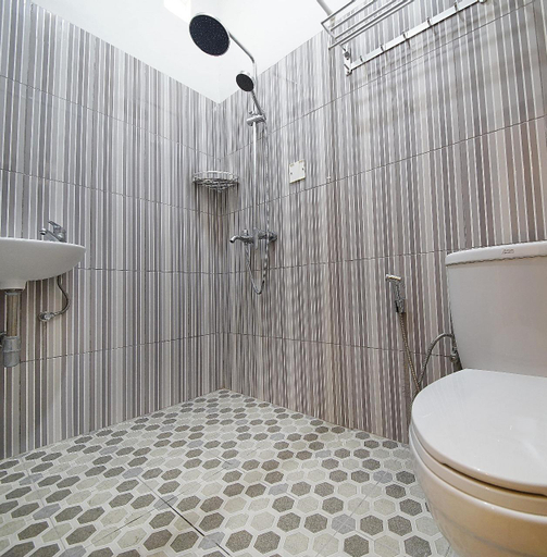 Bathroom 5, Enfaza Hotel Syariah, Lombok