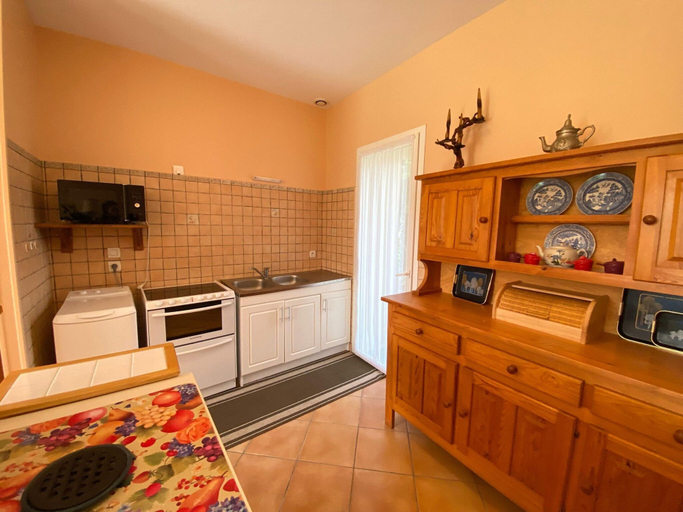 Others 4, Semi-detached House on a Vineyard, Talais, Gironde