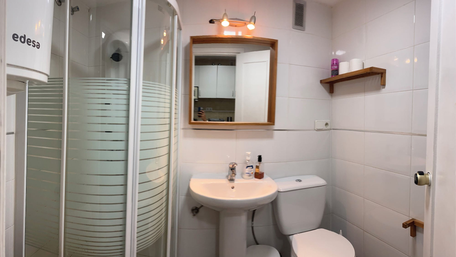 Bathroom, Benal Beach Resort, Pools&slides are Already Open, Málaga