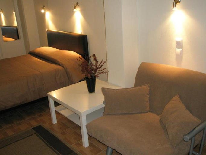 Bedroom 2, Hotel Niki, West Greece