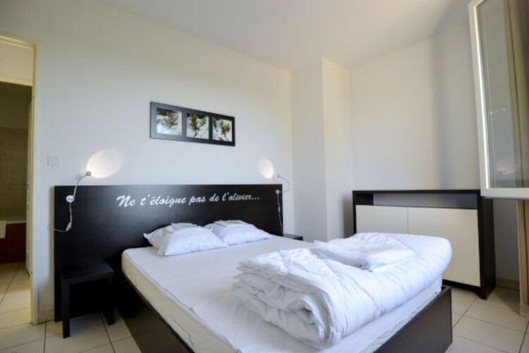 Room 5, Apartment in Azille Near Lac de Jouarres, Aude