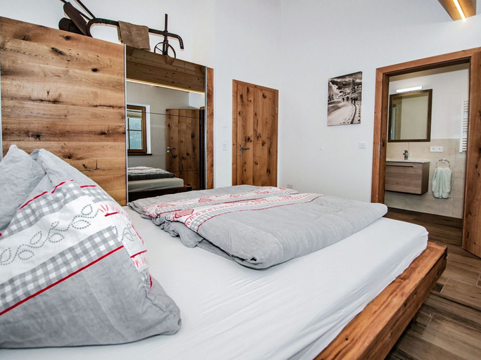 Room 4, Chalet in Bramberg Near Wildkogel Ski Arena, Zell am See