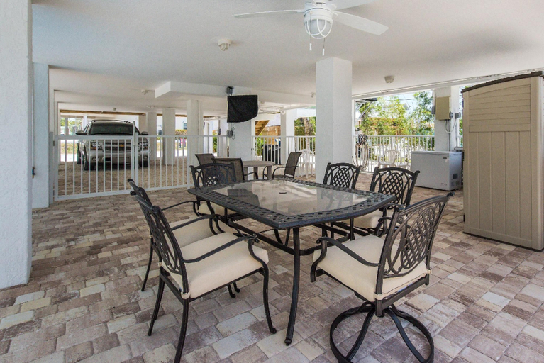 Room 4, 7 Waterfront 4bed 3bath Pool Home, Monroe