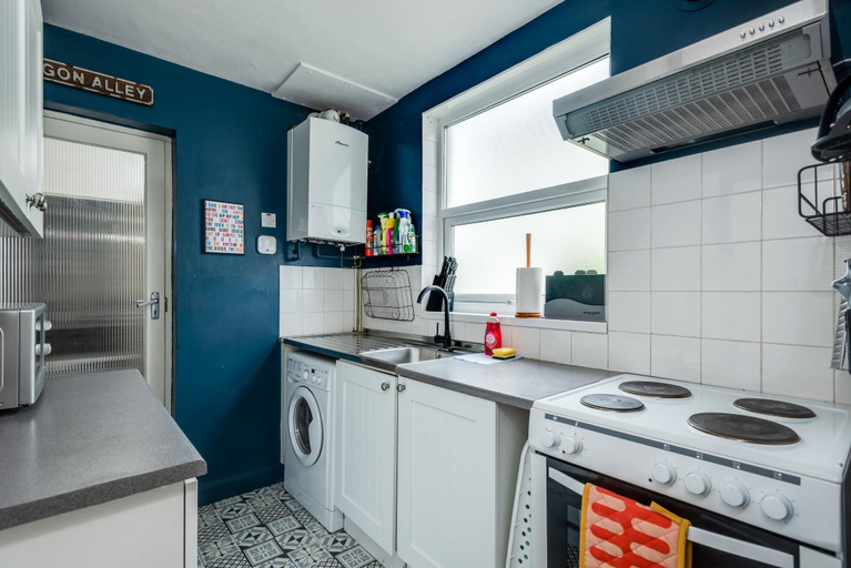 Others 4, Cheerfull 3-bedroom Home With Parking Garden, Oxfordshire