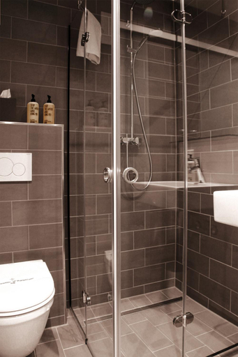 Bathroom 3, Hotel Stadt Balingen, Zollernalbkreis